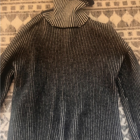 Theory Black/White vertical stripe cashmere turtleneck sweater SZ P - Picture 3 of 10